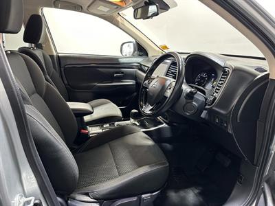 2020 Mitsubishi Outlander - Thumbnail
