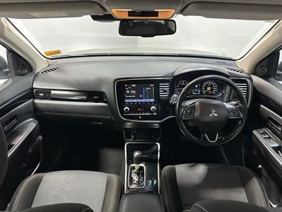 2020 Mitsubishi Outlander - Thumbnail