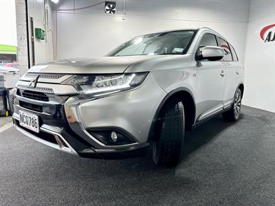 2020 Mitsubishi Outlander - Thumbnail