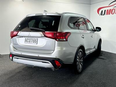 2020 Mitsubishi Outlander - Thumbnail