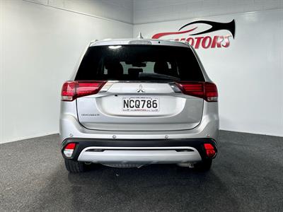 2020 Mitsubishi Outlander - Thumbnail
