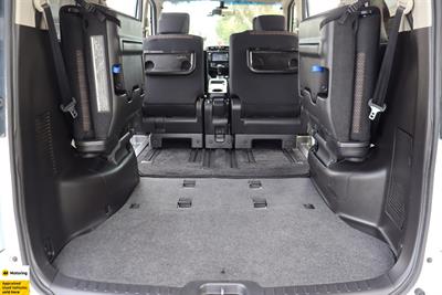 2015 Nissan Serena - Thumbnail