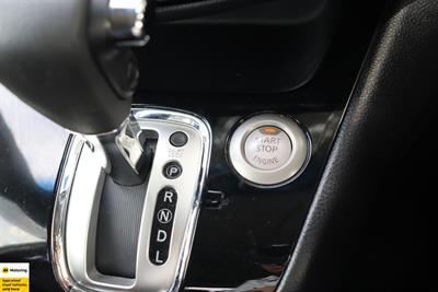 2015 Nissan Serena - Thumbnail