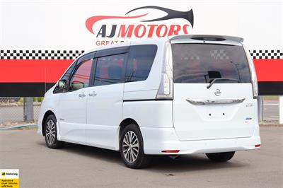 2015 Nissan Serena - Thumbnail