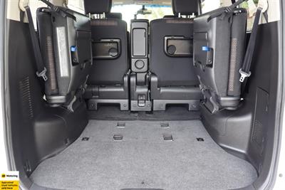 2015 Nissan Serena - Thumbnail