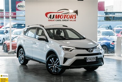 2017 Toyota RAV4 - Thumbnail