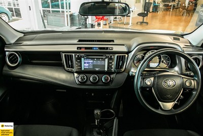 2017 Toyota RAV4 - Thumbnail