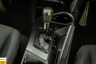 2017 Toyota RAV4 - Thumbnail