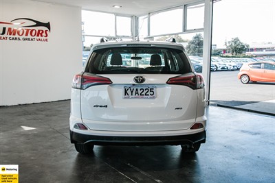 2017 Toyota RAV4 - Thumbnail