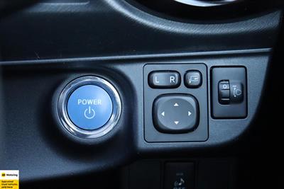 2015 Toyota Aqua - Thumbnail