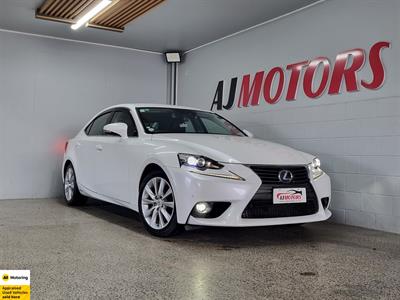 2014 Lexus IS 300h