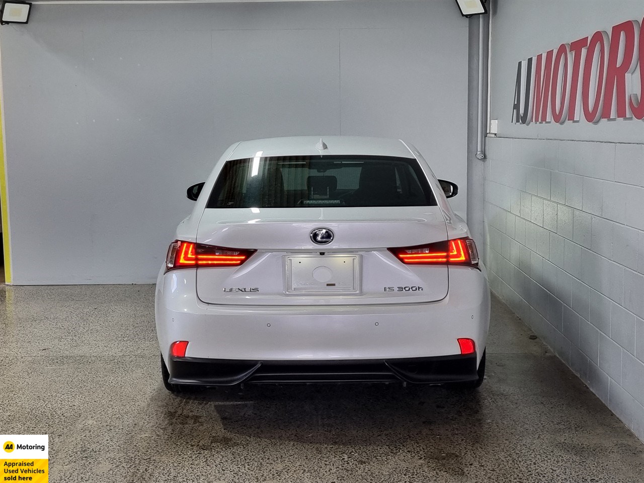 2014 Lexus IS 300h