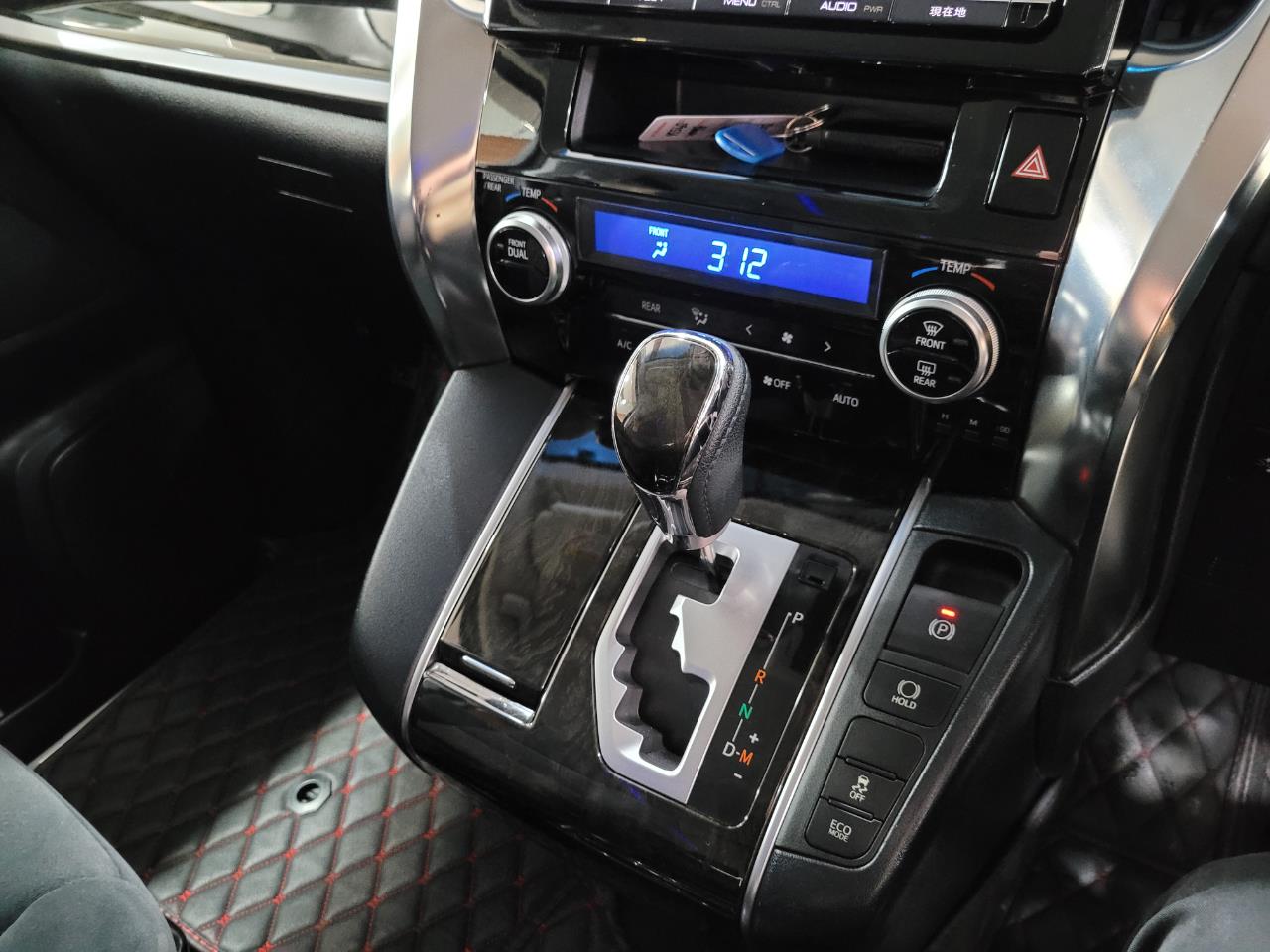 2015 Toyota Vellfire