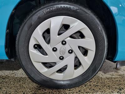 2017 Toyota Aqua - Thumbnail