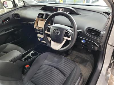 2018 Toyota Prius - Thumbnail