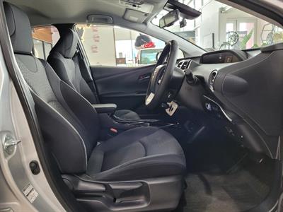 2018 Toyota Prius - Thumbnail