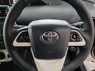 2018 Toyota Prius - Thumbnail
