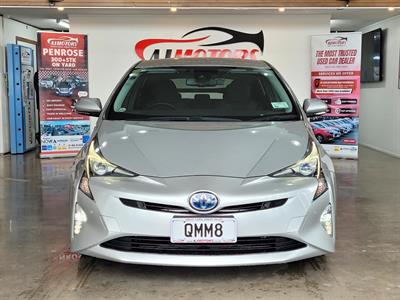 2018 Toyota Prius - Thumbnail