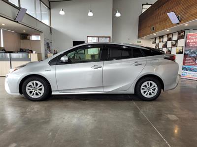 2018 Toyota Prius - Thumbnail