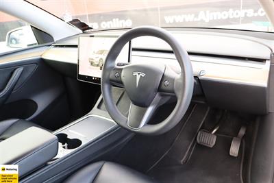 2022 Tesla Model Y - Thumbnail