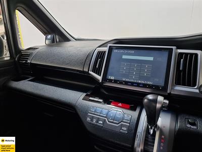 2012 Honda STEPWAGON - Thumbnail