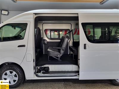2014 Toyota Hiace - Thumbnail