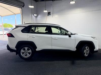 2020 Toyota RAV4 - Thumbnail