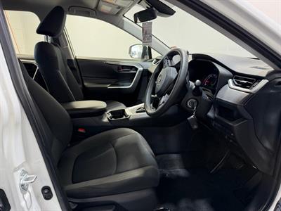 2020 Toyota RAV4 - Thumbnail