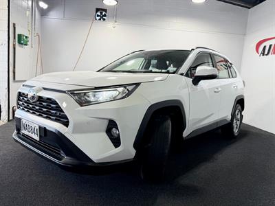 2020 Toyota RAV4 - Thumbnail