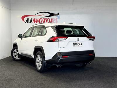 2020 Toyota RAV4 - Thumbnail