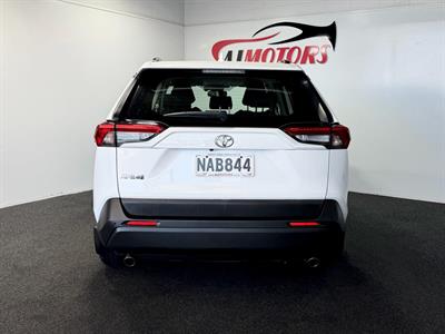 2020 Toyota RAV4 - Thumbnail