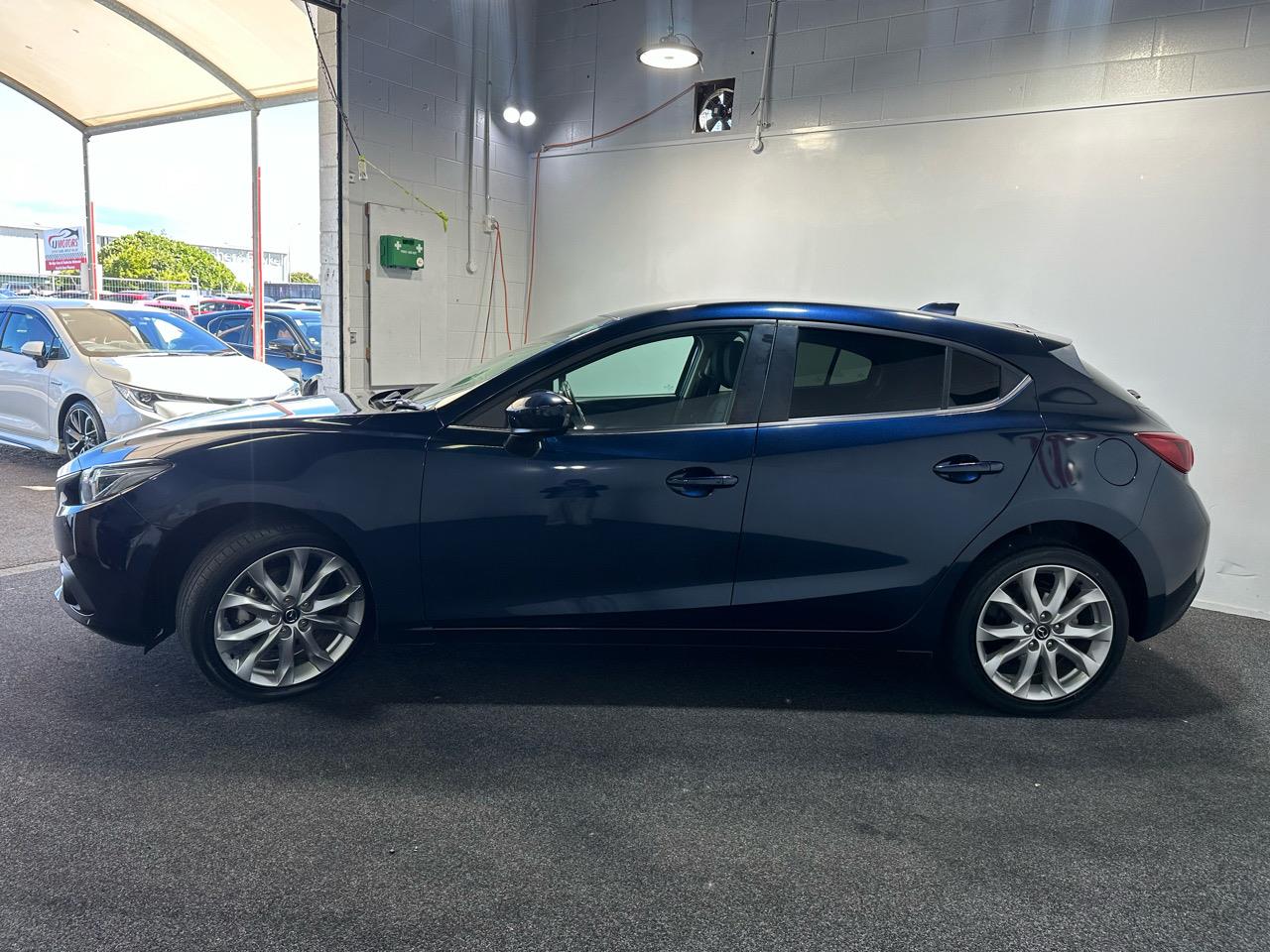 2014 Mazda Axela