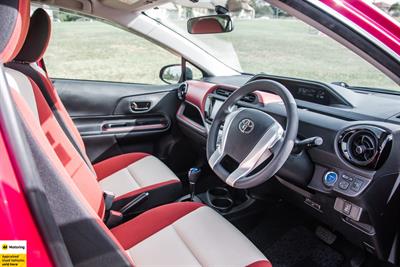 2015 Toyota Aqua - Thumbnail