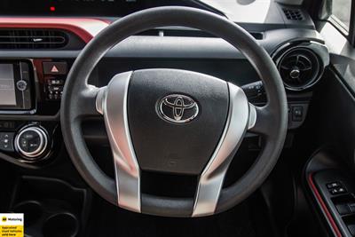 2015 Toyota Aqua - Thumbnail