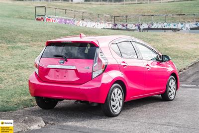 2015 Toyota Aqua - Thumbnail