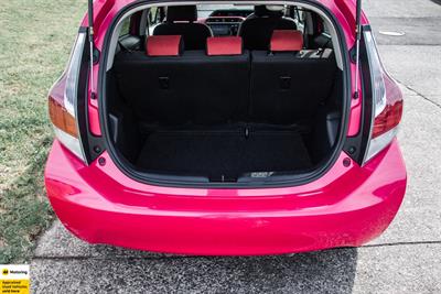 2015 Toyota Aqua - Thumbnail