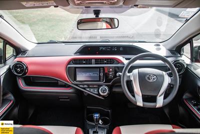 2015 Toyota Aqua - Thumbnail