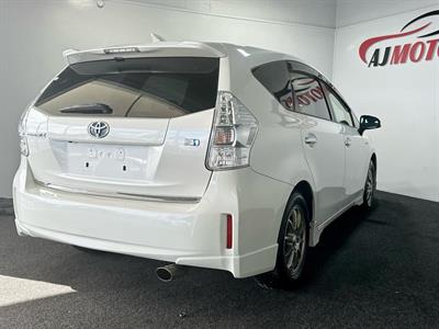 2013 Toyota Prius - Thumbnail
