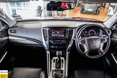2018 Mitsubishi Pajero Sport - Thumbnail