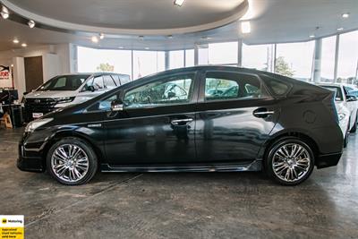 2012 Toyota Prius - Thumbnail