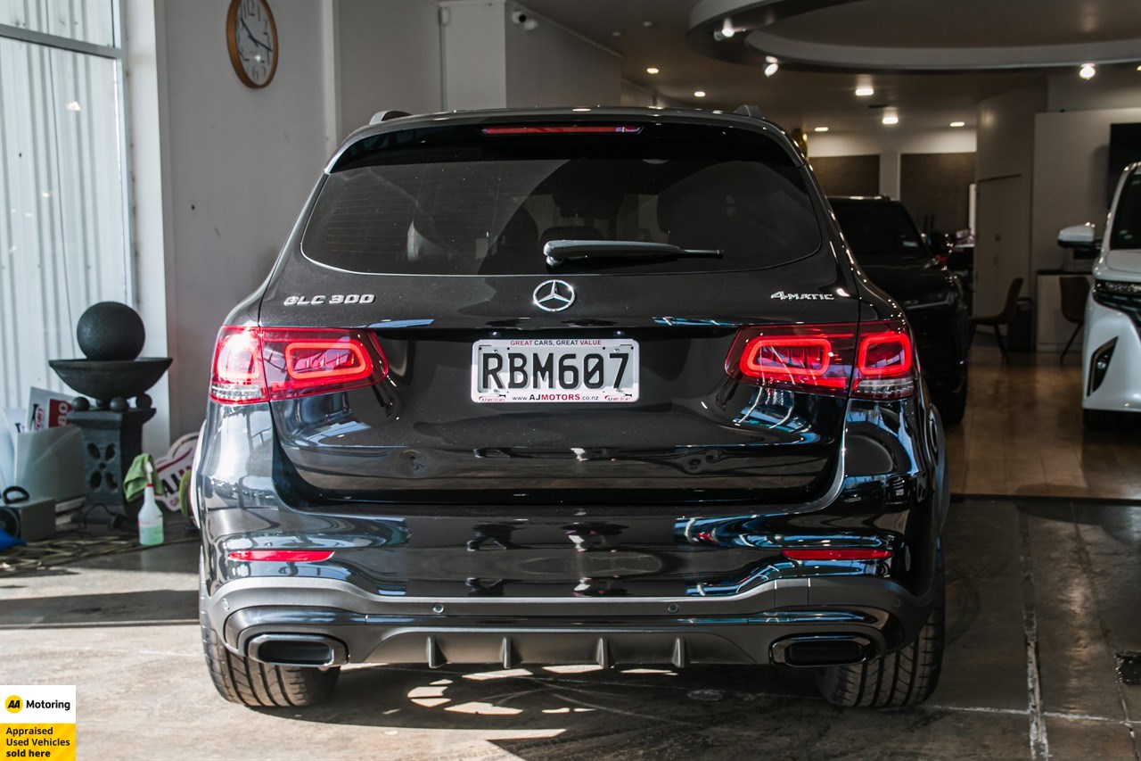 2022 Mercedes-Benz GLC 300
