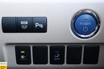 2012 Toyota Vellfire - Thumbnail