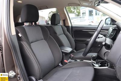 2020 Mitsubishi Outlander - Thumbnail