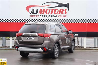 2020 Mitsubishi Outlander - Thumbnail