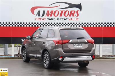 2020 Mitsubishi Outlander - Thumbnail