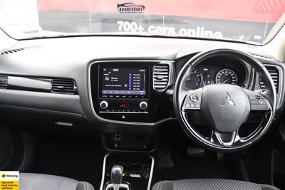 2020 Mitsubishi Outlander - Thumbnail