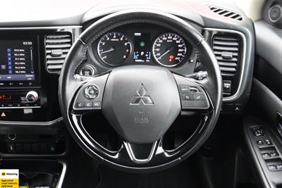 2020 Mitsubishi Outlander - Thumbnail