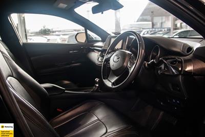 2017 Toyota C-HR - Thumbnail