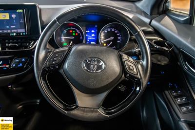 2017 Toyota C-HR - Thumbnail