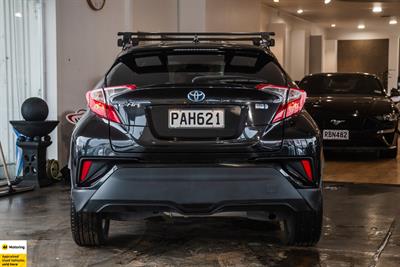 2017 Toyota C-HR - Thumbnail